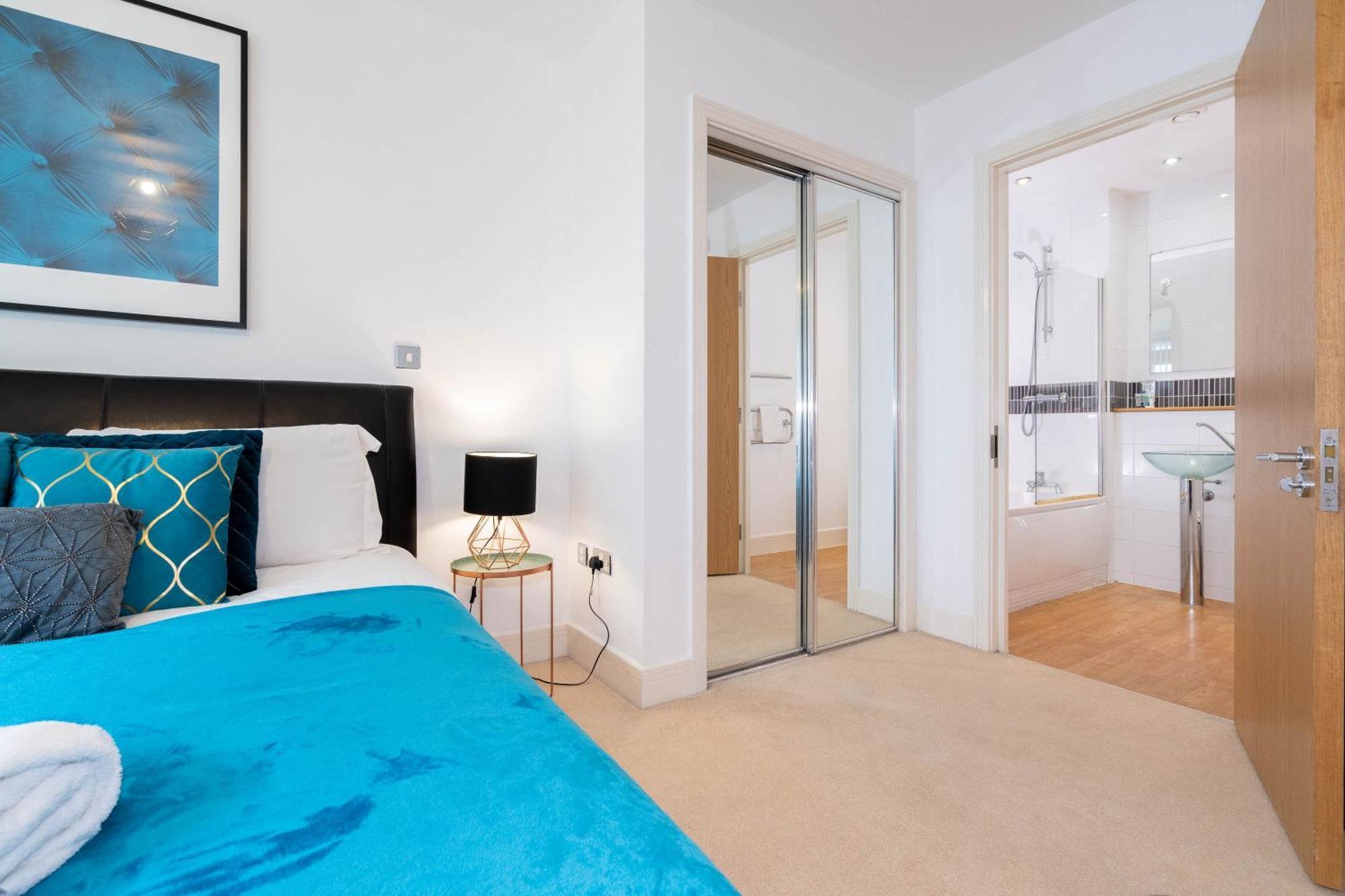 Apartment 2 Bedroom - Centre - Secure Parking - Wifi - Netflix - 81um *