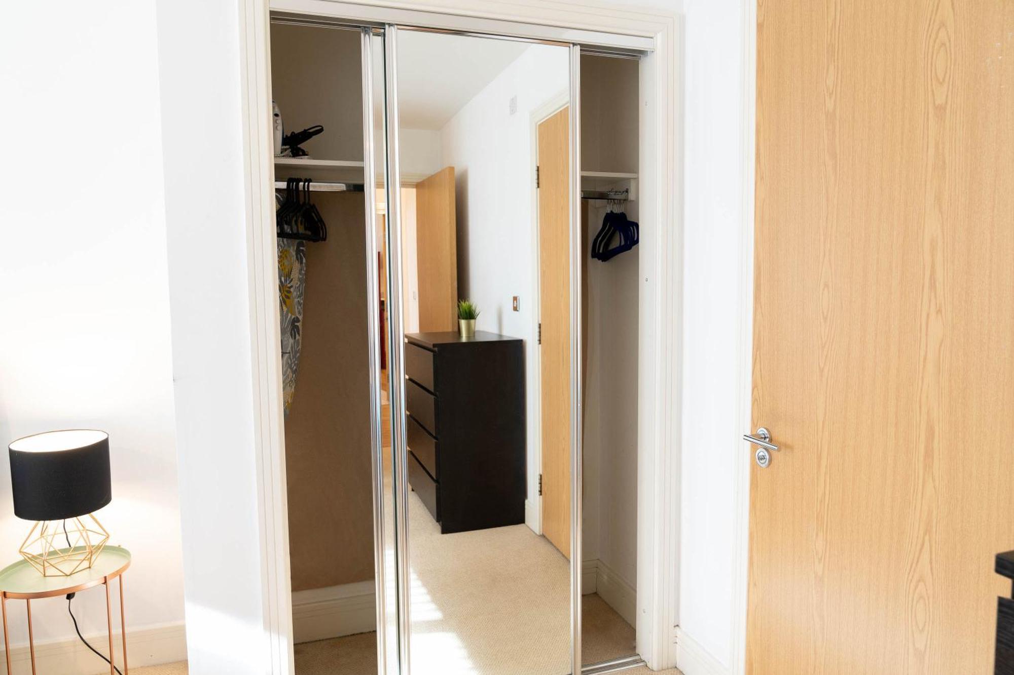 2 Bedroom - Centre - Secure Parking - Wifi - Netflix - 81um *