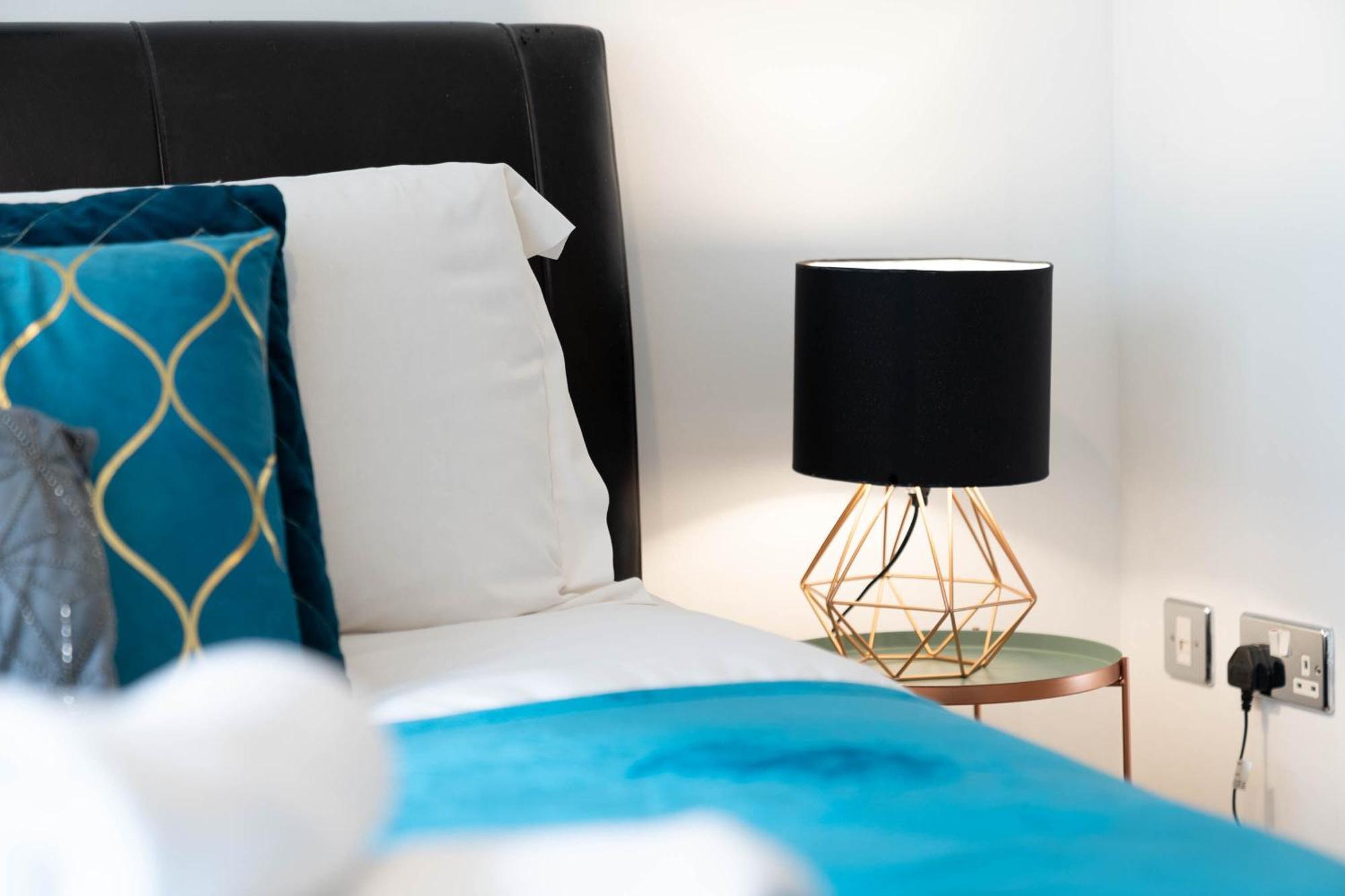 2 Bedroom - Centre - Secure Parking - Wifi - Netflix - 81um Apartment *